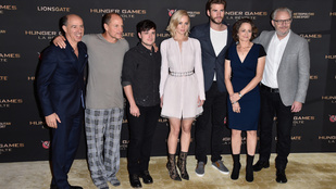Jennifer Lawrence megint tökéletesen, Woody Harrelson viszont pizsamában premierezett