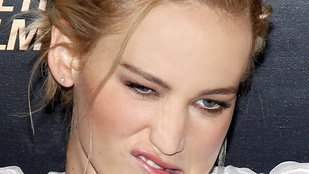 Jennifer Lawrence tudja, milyen arcot kell vágni a vörös szőnyegen