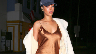 Rihanna pongyolában ment vacsorázni