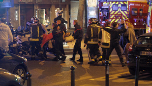 Legalább 127 halálos áldozata van a párizsi terrortámadásoknak