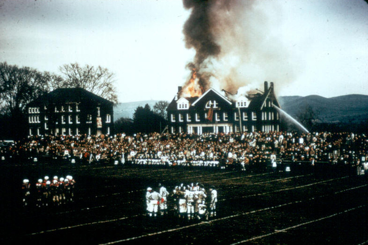 Pár színes fotó is fennmaradt az 1965-ös tűzről.