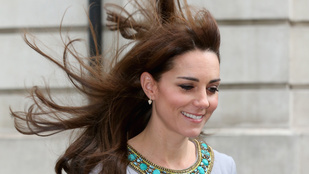 Hát illik így fújnia a szélnek Katalin hercegné haját?