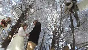 Itt a világ legalacsonyabb intelligenciájú esküvői videósa