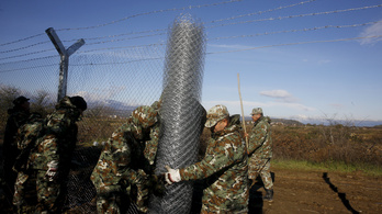 Drótkerítés épül a macedón-görög határon
