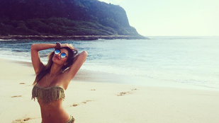 Nicole Scherzinger Hawaiion van, tehát alig van rajta ruha