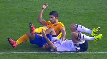 Suárez már megint nem bírt magával: taposott, karmolt