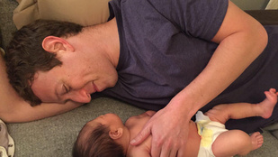 Zuckerberg újszülöttjével közös fotója miatt háborognak