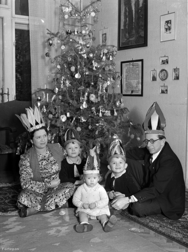 Egy konkurens karácsony 1941-ből, egy indiánosabb jellegű. A bibós szemüvegű törzsfőnök úr nem Bibó István.