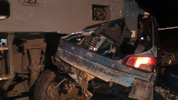 Gyorsvonattal ütközött egy autó Csornánál, ketten meghaltak