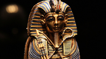 Helyrehozták Tutanhamon szétbarmolt maszkját