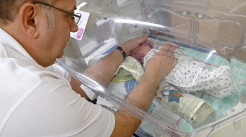 Újszülöttet hagytak a csabai babamentő inkubátorban
