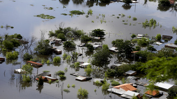 150 ezren menekülnek Dél-Amerikában az áradások elől