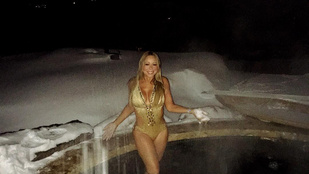 Mariah Carey a hóban is fürdőruhára vetkőzik