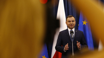 A lengyel kormány is kiherélte az alkotmánybíróságot