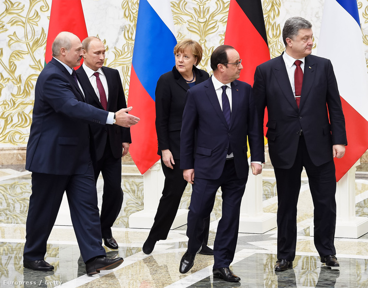 A teljes rendezést nem várta senki, de Putyinnak – és a karanténban lévő belarusz elnöknek, Alekszandr Lukasenkónak – így is nagy siker volt, hogy Minszkben vele együtt hozta tető alá a francia elnök és a német kancellár a kelet-ukrajnai tűzszünetet Kijev és a kelet-ukrán felkelők között. Hivatalosan Moszkva sosem ismerte el a szeparatisták fegyveres támogatását. A tűzszünet sokáig csak papíron létezett, kisebb mértékű megsértése ma is rendszeres. De ettől még hivatalosan a világ nem fogadta el a Krím orosz annexióját.
