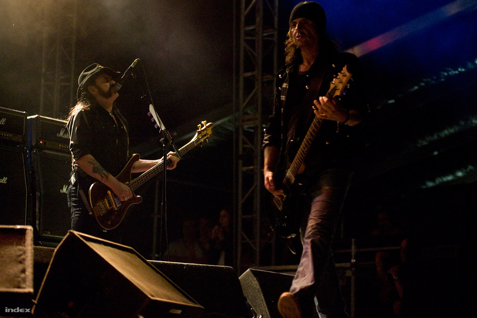 A Motörhead 1984 óta rendszeresen fellépett Magyarországon, ez a kép 2010-ben készült a Hegyalja fesztiválon. 