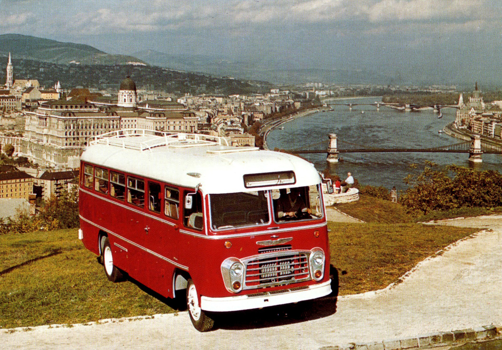 Ikarus 311-est 1956-ra fejlesztették ki. A típuscsaládból 1956 és 1972 között 6515 darabot gyártottak és húsz országba exportálták