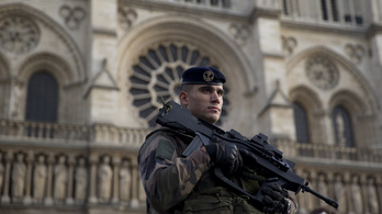 Százezer rendőrt és csendőrt mozgósítottak Franciaországban