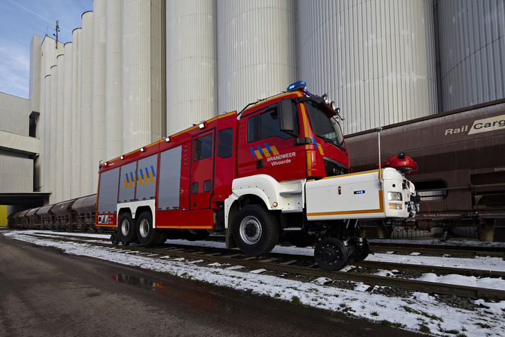 Vasúti pályán maximum negyvennel bír menni a Rosenbauer tűzoltója