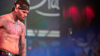 Rihanna után újabb nőt vert meg Chris Brown