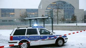 Gyanús csomag miatt lezárták a berlini kancellári hivatalt