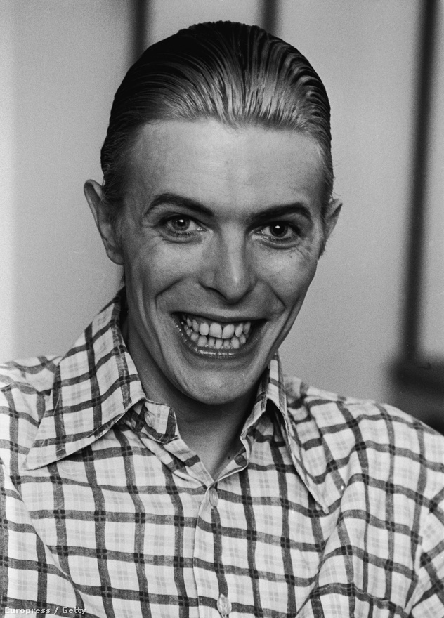 Bowie a hetvenes évek végére komoly kokainfüggőséggel küzdött, állítása szerint szinte az eszét is elvesztette. A nyolcvanas évekre - amikor ez a kép készült -, tiszta lett.