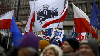 Hivatalosan is vizsgálja a lengyel demokráciát az Európai Bizottság
