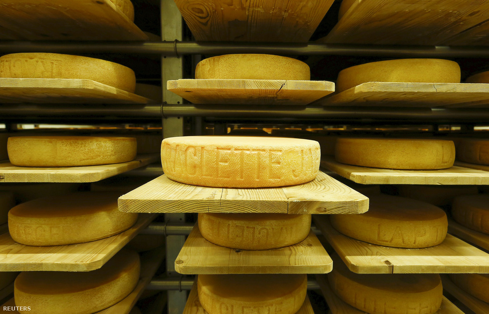 Raclette sajtot érlel a Seiler sajtüzem az egyik privatizált lőszertároló bunkerben. A bunkerek ugyanis tökéletes helyettesítői egy szárazabb barlangnak. Ráadásul a bunkerekben már gyakran a légmozgatás is eleve szabályozva volt, ami a sajtkészítésnél sem hátrány. 