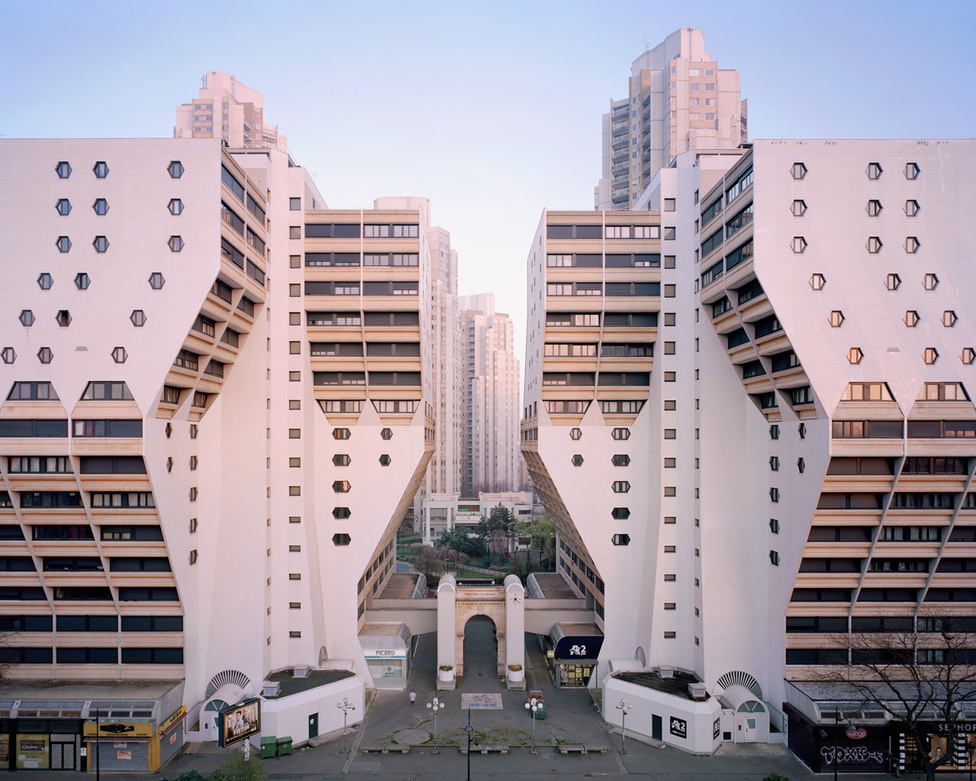 Az Orgues de Flandre (szabad fordításban: flandriai orgonák) épületegyüttes Párizs XIX. kerületében egy 2014-es képen. A jellegzetes, kicsavart architektúrájú toronyházakat Martin van Treeck álmodta meg, a megépítése 1974-től 1980-ig tartott.