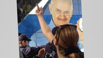 Mutatott egy fuckot a török elnöknek, megy a börtönbe