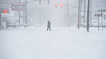 Már három halálos áldozata van az évszázad amerikai hóviharának