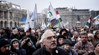 A Kossuth téren tüntetnek az Alaptörvény-módosítás ellen