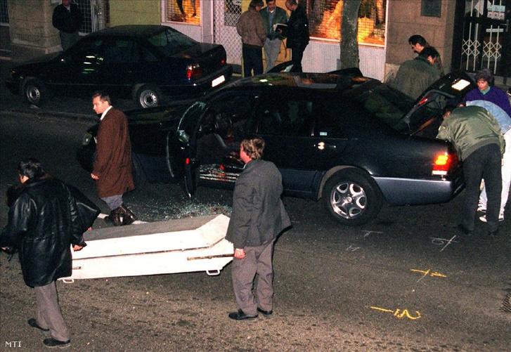 Fenyő Jánost, a Vico Rt. elnök-vezérigazgatóját 1998. február 11-én délután lőtték le Budapesten, a II. kerületi Margit utcában