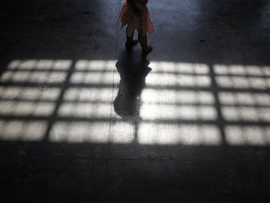 Női börtönbe szállítanak egy férfiként elítélt transzszexuális bűnözőt