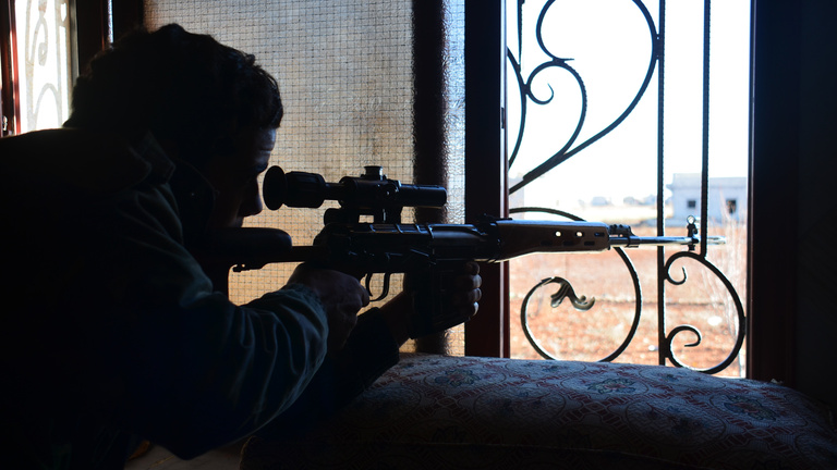 Titokzatos mesterlövésztől retteg a líbiai ISIS