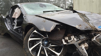 Tinédzser törte ripityára az i8-as BMW-t