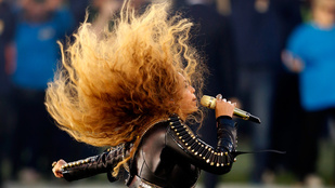 Beyoncé majdnem elesett a Super Bowlon
