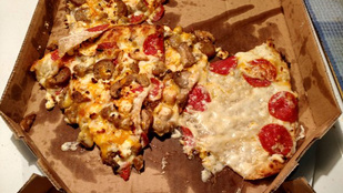 Botrány: ilyen pizzákat kaptak az amerikaiak múlt éjjel
