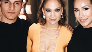 Jennifer Lopez erős dekoltázzsal búcsúzott Las Vegastól