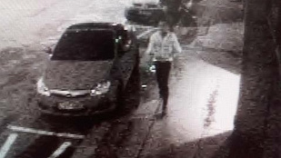 17 autó visszapillantó tükrét rongálták meg, még keresi őket a rendőrség