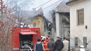 Leégett egy ház Budaörsön, az idős lakót szomszédok menekítették ki