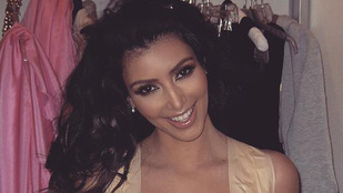 Kim Kardashian mellei így állnak a ruha alatt