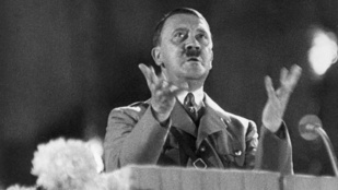 Történészek szerint Hitler kicsi, deformált pénisszel élt