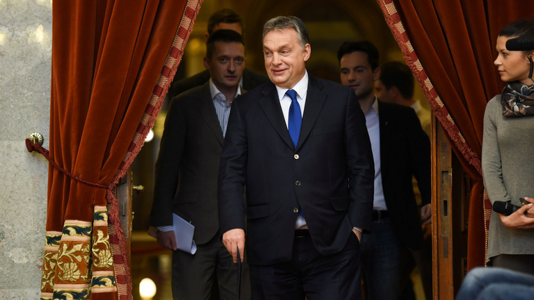 Orbán bejelentette: kvótaügyi népszavazást indítanak
