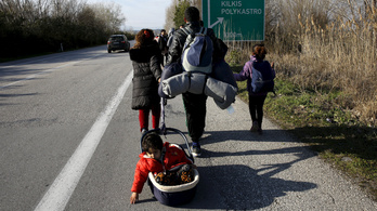 Semmi sem állítja meg a menekülteket Görögországban