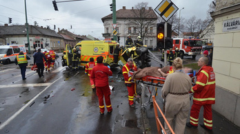 Két mentőautó karambolozott Szegeden
