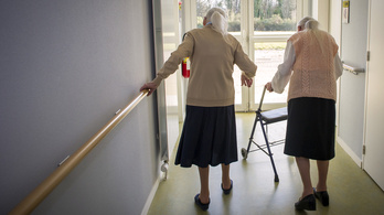 Hetvenmilliót csalt ki egy idősotthon vezetője a nyugdíjas lakóktól