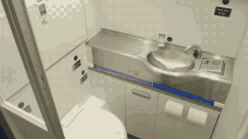 UV-fénnyel fertőtlenít a Boeing wc-je