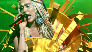 Kapaszkodjanak a bimbótapaszukba: Miley Cyrus jó útra tért