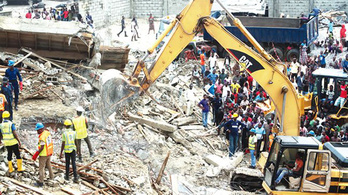 Összeomlott egy emeletes ház Nigériában